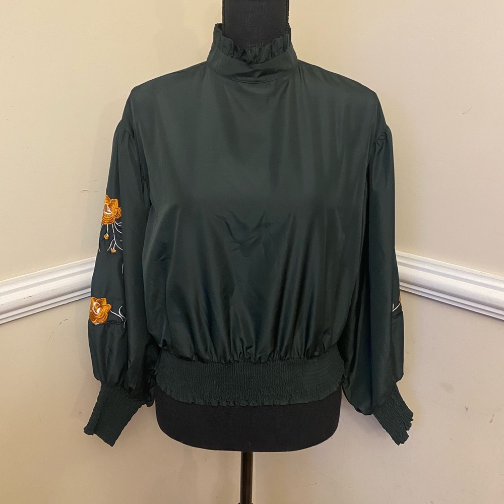 Romeo & Juliet Couture Women’s Green Long-Sleeve